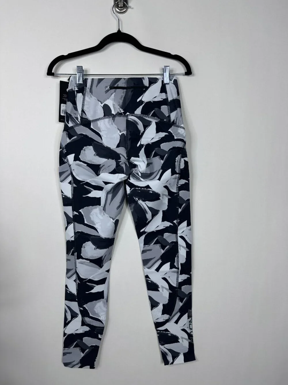 NWT Endeavor Athletic Stash Pocket Leggings Dahlia M Cooling Performance Workou